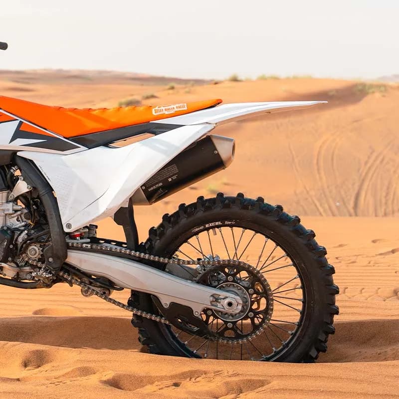 KTM 450 dirt bike on a Dubai desert dune trail — photo 4