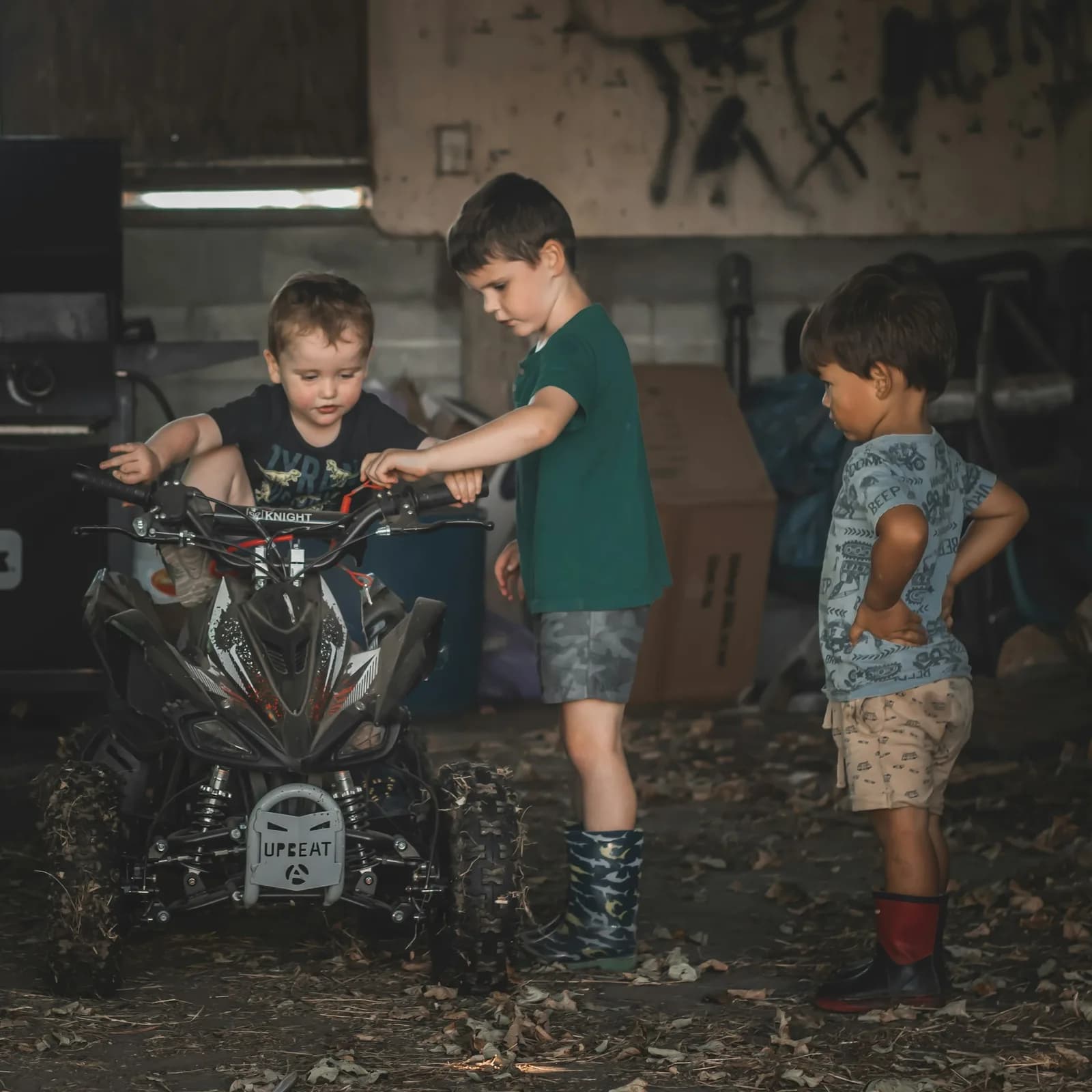 Child riding a Yamaha Raptor 90cc kids quad bike in the Dubai desert — photo 2