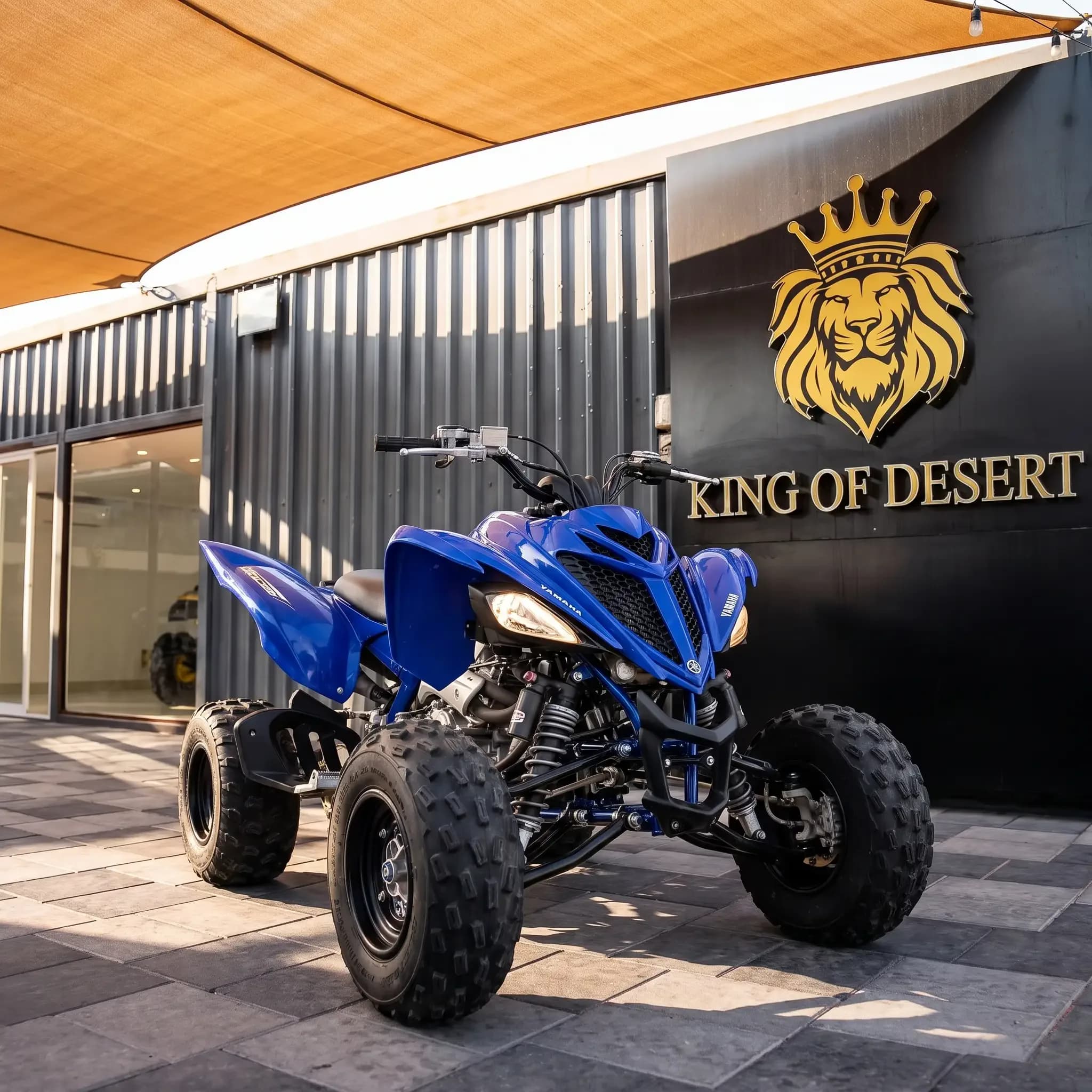 Quad enfant Yamaha Raptor 90cc devant le showroom King of Desert